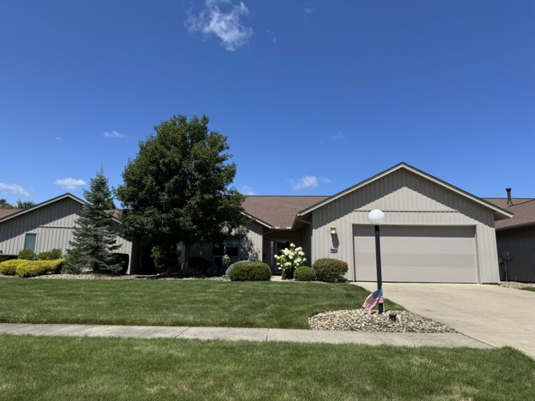 New architectural shingle roof by 4K Roofing on a North Ridgeville, Ohio home